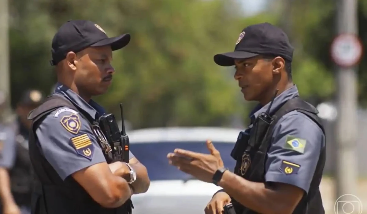 Marlon (Humberto Moraes) e Castanho (Dério Chagas) em "Dona de Mim" por Reprodução / Globo