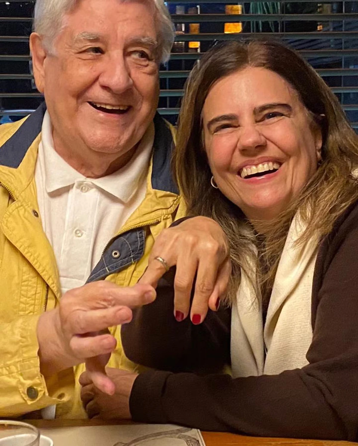 Mayara Magri com Lauro César Muniz por Reprodução