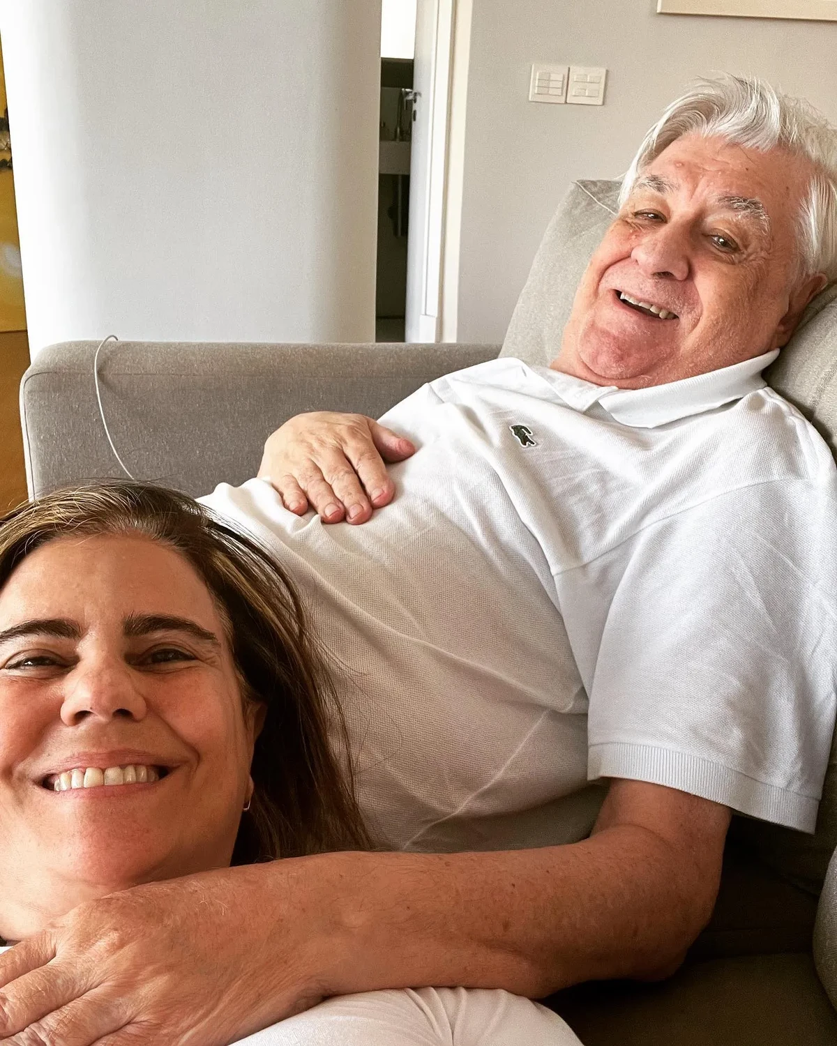 Mayara Magri com Lauro César Muniz por Reprodução