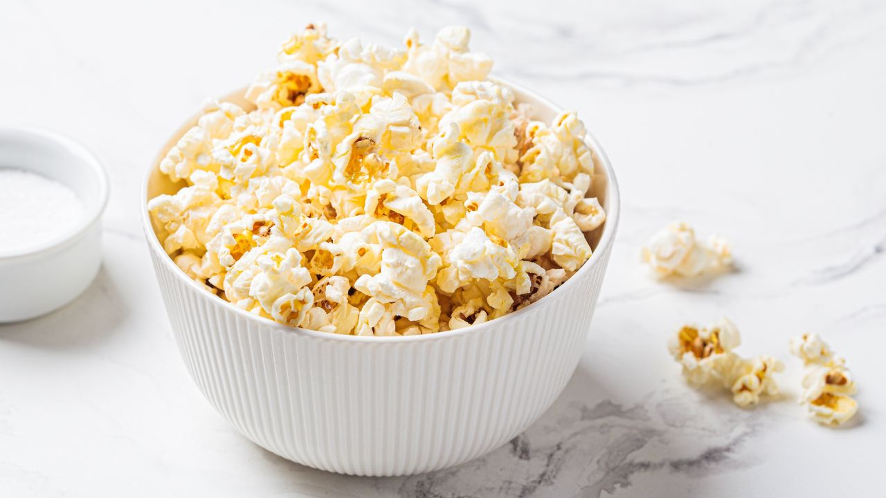 Pipoca de cinema em casa: o truque não é a manteiga, nem o sal por Shutterstock