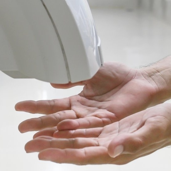 Secador de mãos por Reprodução