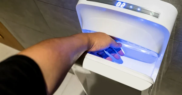 Secador de mãos por Reprodução