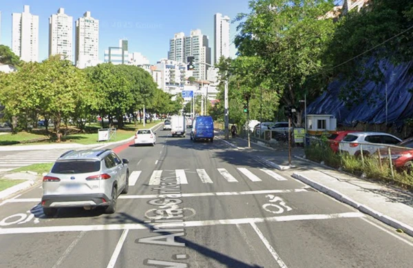 Semáforo Avenida Anita Garibaldi por Reprodução Google/Maps