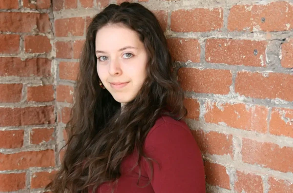 Taylor Mitchell foi uma cantora e compositora canadense de folk, conhecida por sua voz marcante e tragicamente falecida jovem, em 2009 por Reprodução