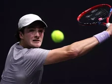 Imagem - Fonseca sofre, mas derrota Shapovalov de virada e estreia com vitória no Masters de Paris