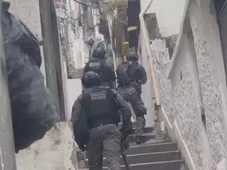 Imagem - Delegado baleado durante operação contra o CV no Rio tem hemorragia e está 'entre a vida e a morte'