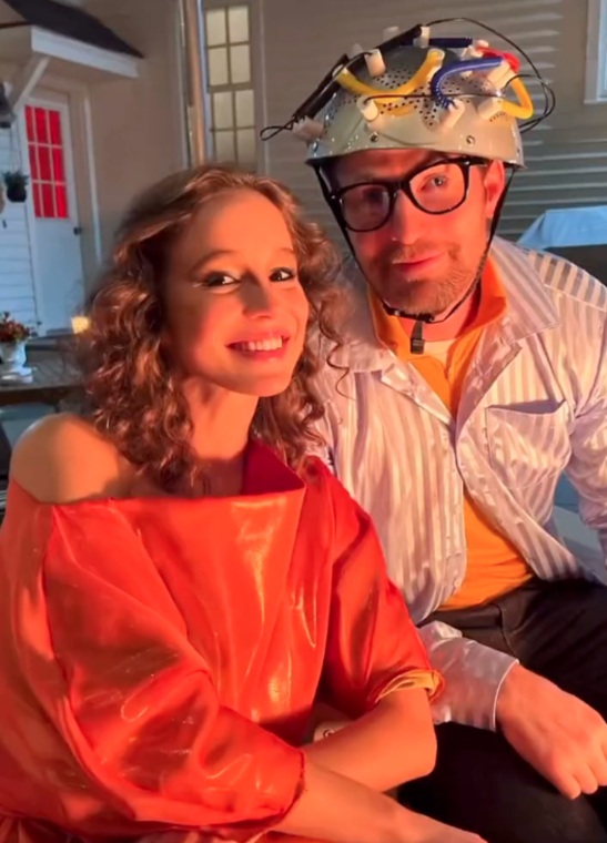 Chris Evans e Alba Baptista por Reprodução