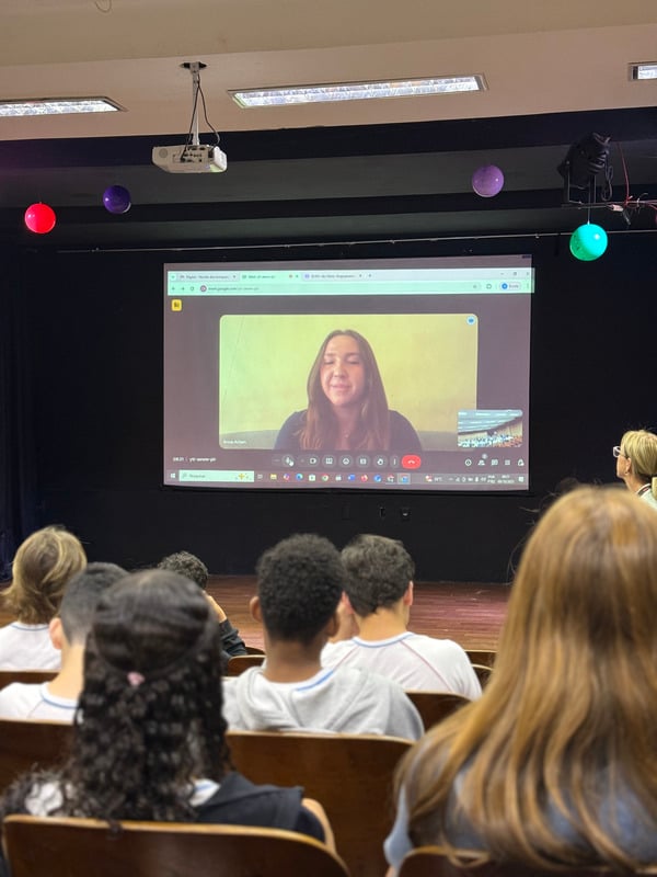 Bate-papo dos estudantes com a atleta Anna Arban da Vassar College de Nova Iorque por Divulgação