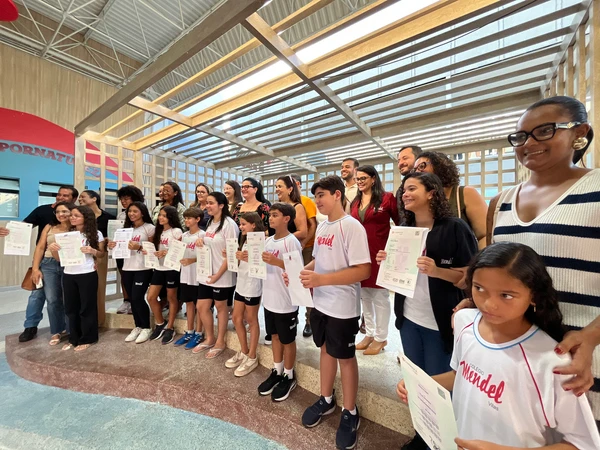 Cerimônia de Reconhecimento dos estudantes certificados por Cambridge  por Divulgação