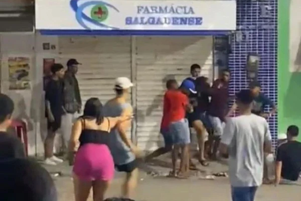 Confusão em praça acabou com tiroteio