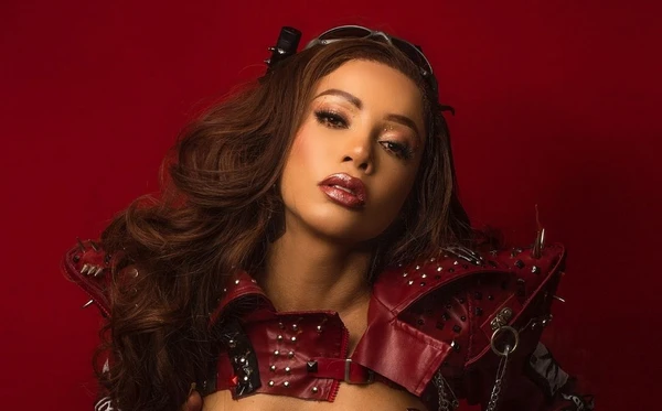 “É Sal” marca uma nova fase na trajetória de Viviane Batidão e leva o som das aparelhagens para o Brasil inteiro