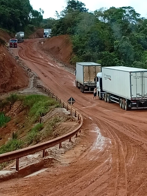 Fortes chuvas das últimas semanas aumentou o risco de acidentes por Reprodução