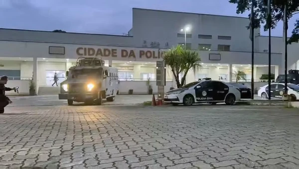 Equipes deixam a Cidade da Polícia na manhã desta terça (28)  por Reprodução