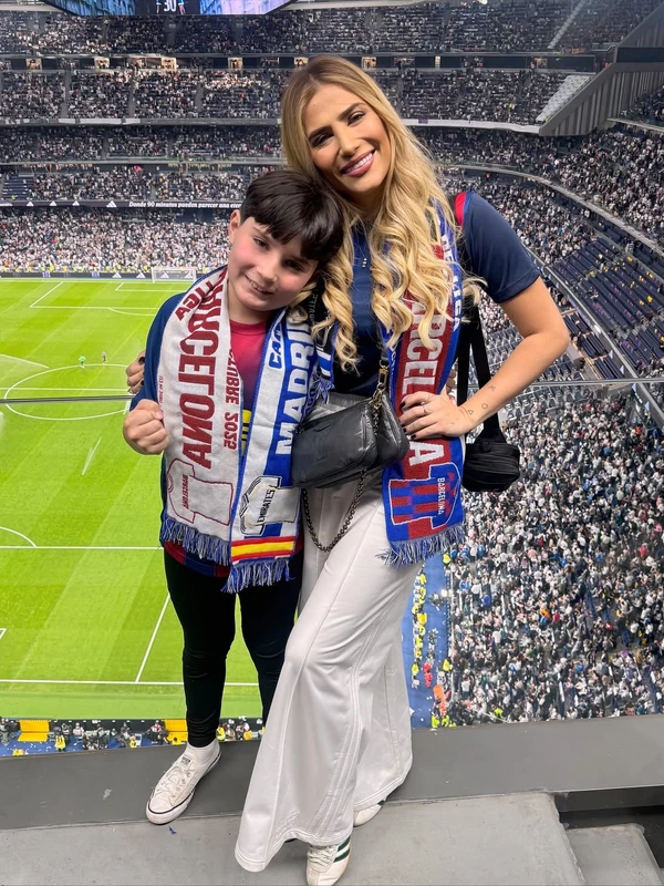 Jéssica Beatriz Costa e o filho na Espanha por Reprodução/Instagram