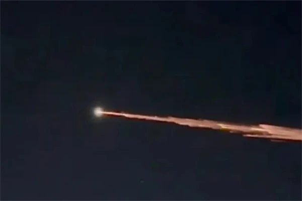 Luz foi vista cruzando céu