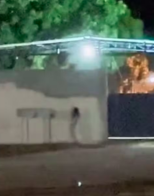 Mulher caminha nas ruas por Reprodução