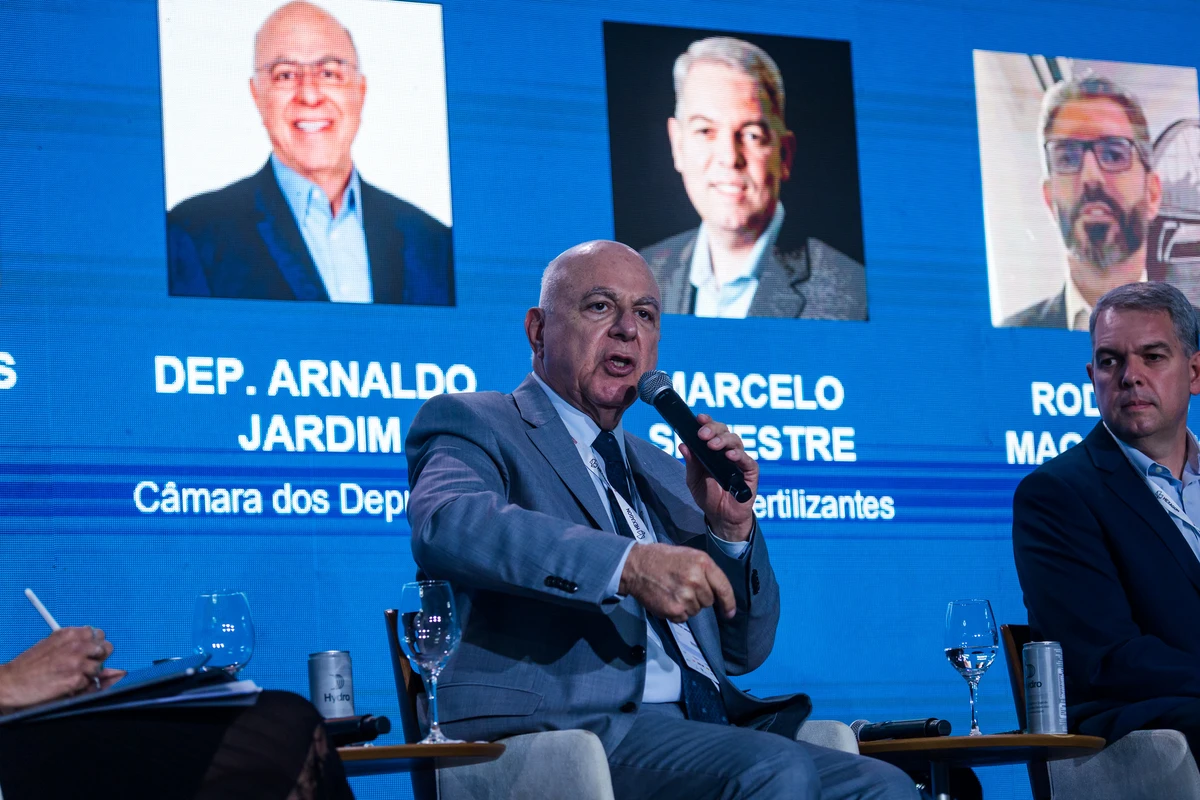 Deputado federal Arnaldo Jardim na Exposibram 2025 por Divulgação Ibram