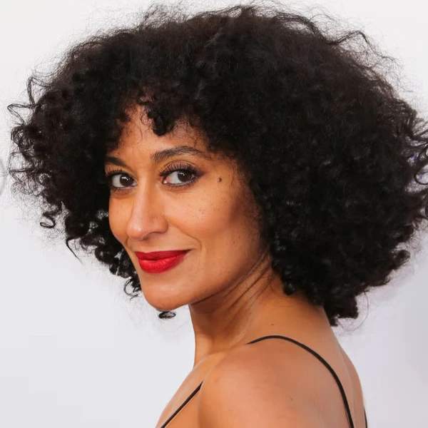 Tracee Ellis Ross, nascida em 29 de outubro de 1972, é atriz e produtora norte-americana, conhecida por seu papel em Black-ish e por ser filha da cantora Diana Ross por Divulgação