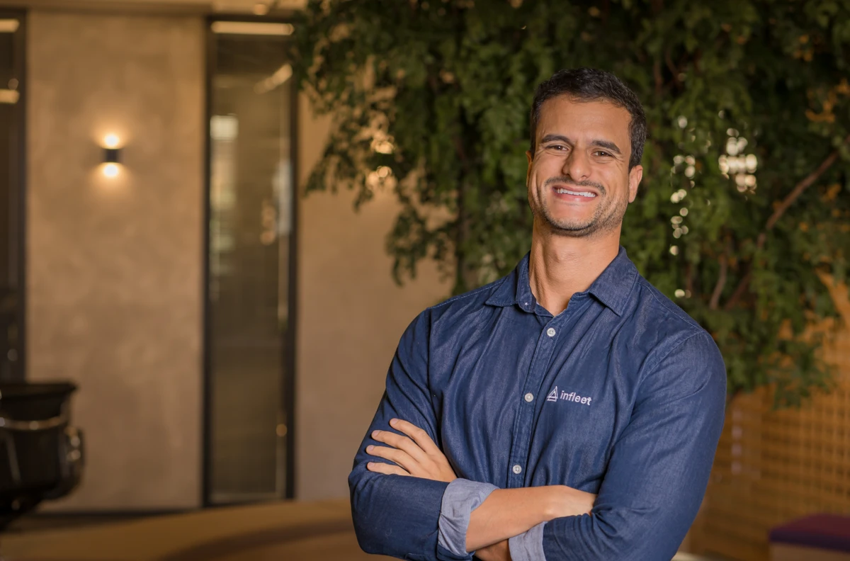 Victor Cavalcanti defende que liderar é ser exemplo e os pequenos hábitos diários refletem no jeito como a empresa funciona