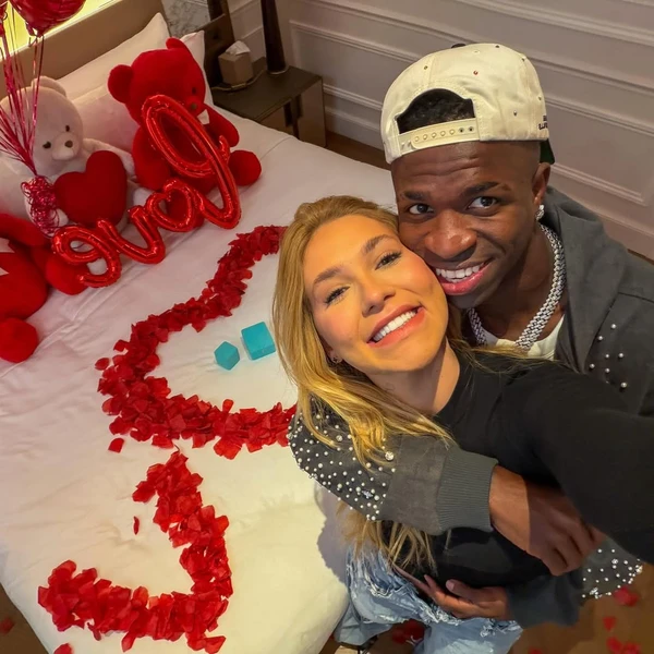 Virginia e Vini Jr. assumem namoro com foto romântica em Madri por Reprodução