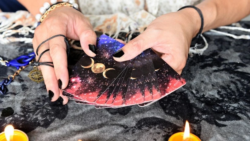 Imagem - Carta do Baralho Cigano deste sábado (8 de novembro) é O Sol: tudo o que parecia travado começa a fluir com mais leveza