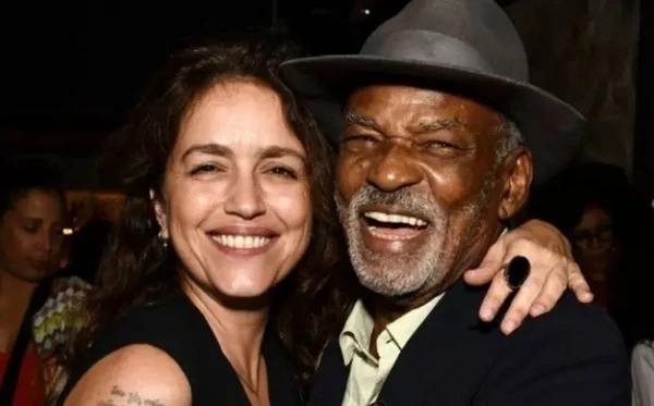 Antônio Pitanga sai em defesa de Manuela Dias no Roda Viva