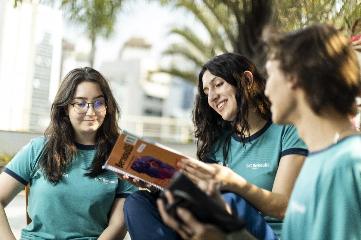 Bernoulli Educação por Divulgação Bernoulli Educação