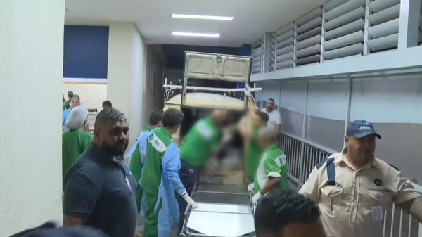 Corpos chegando ao HGV após megaoperação por Reprodução