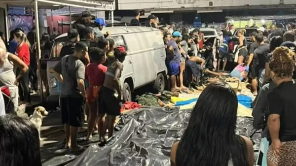 Corpos começaram a chegar na madrugada por Reprodução