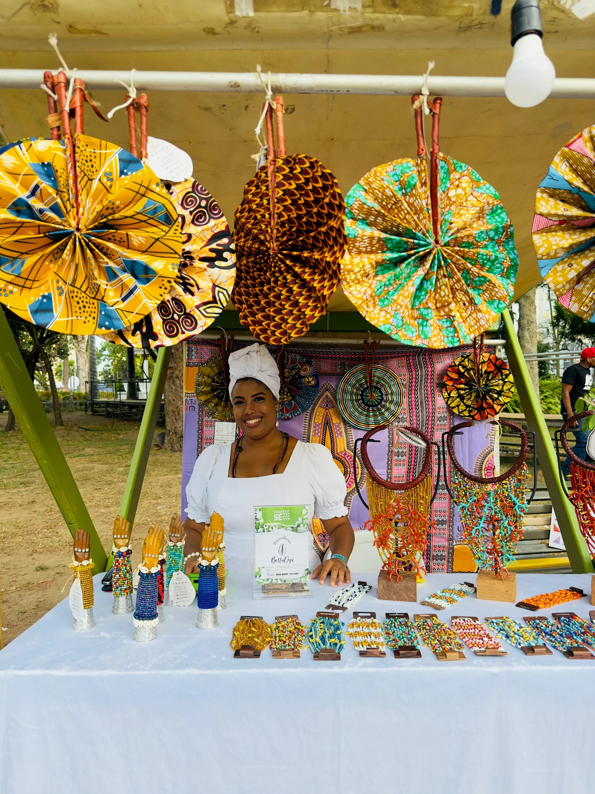 Criada em 2018, a Feira da Sé conta com produtos que vão desde brincos feitos à mão até bonecas de pano por Acervo Instituto ACM