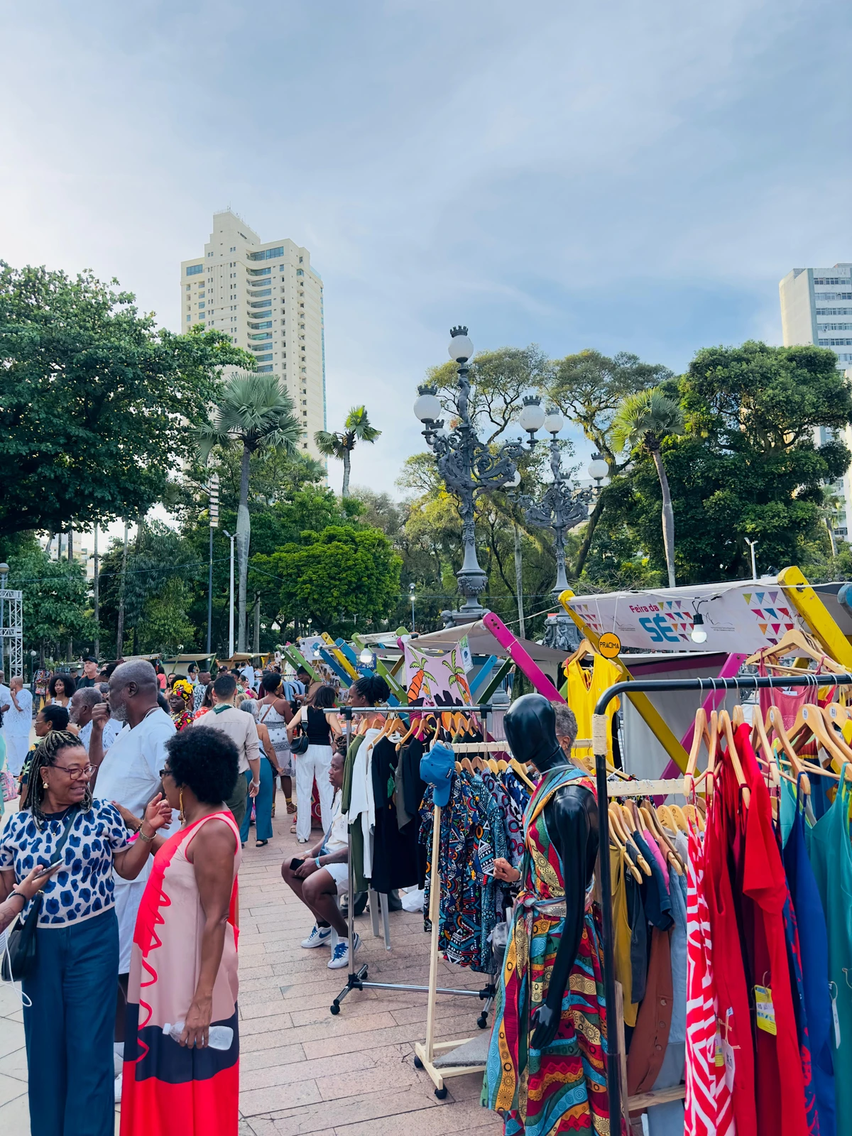 Criada em 2018, a Feira da Sé conta com produtos que vão desde brincos feitos à mão até bonecas de pano por Acervo Instituto ACM