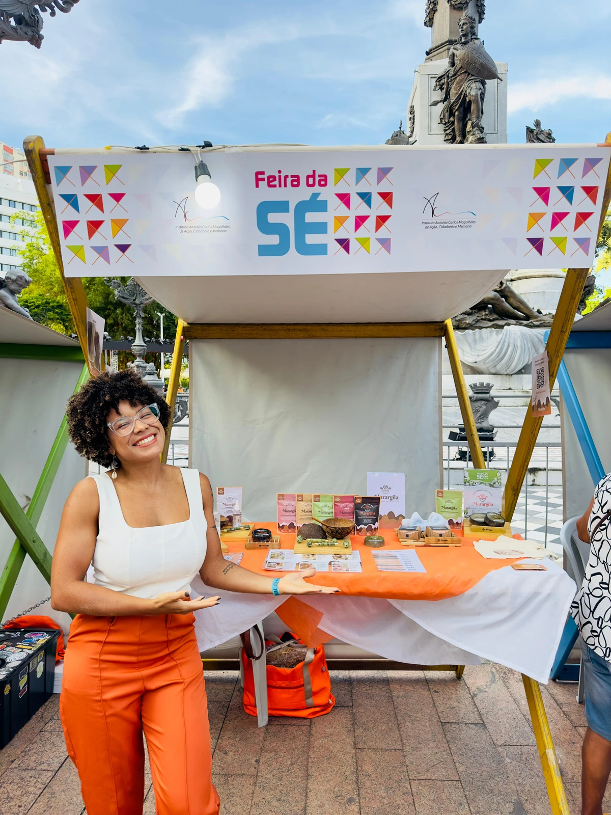 Criada em 2018, a Feira da Sé conta com produtos que vão desde brincos feitos à mão até bonecas de pano por Acervo Instituto ACM