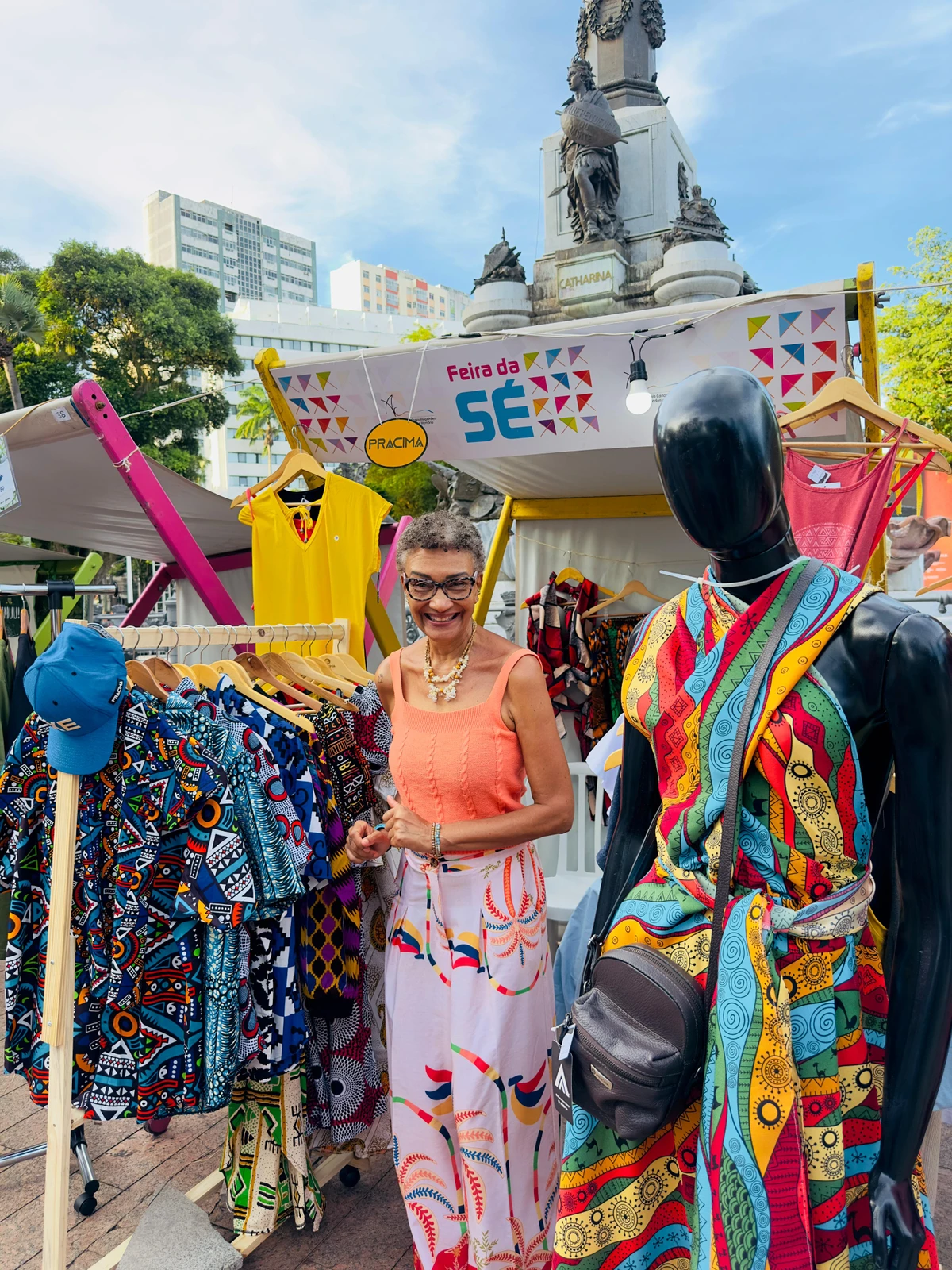 Criada em 2018, a Feira da Sé conta com produtos que vão desde brincos feitos à mão até bonecas de pano por Acervo Instituto ACM