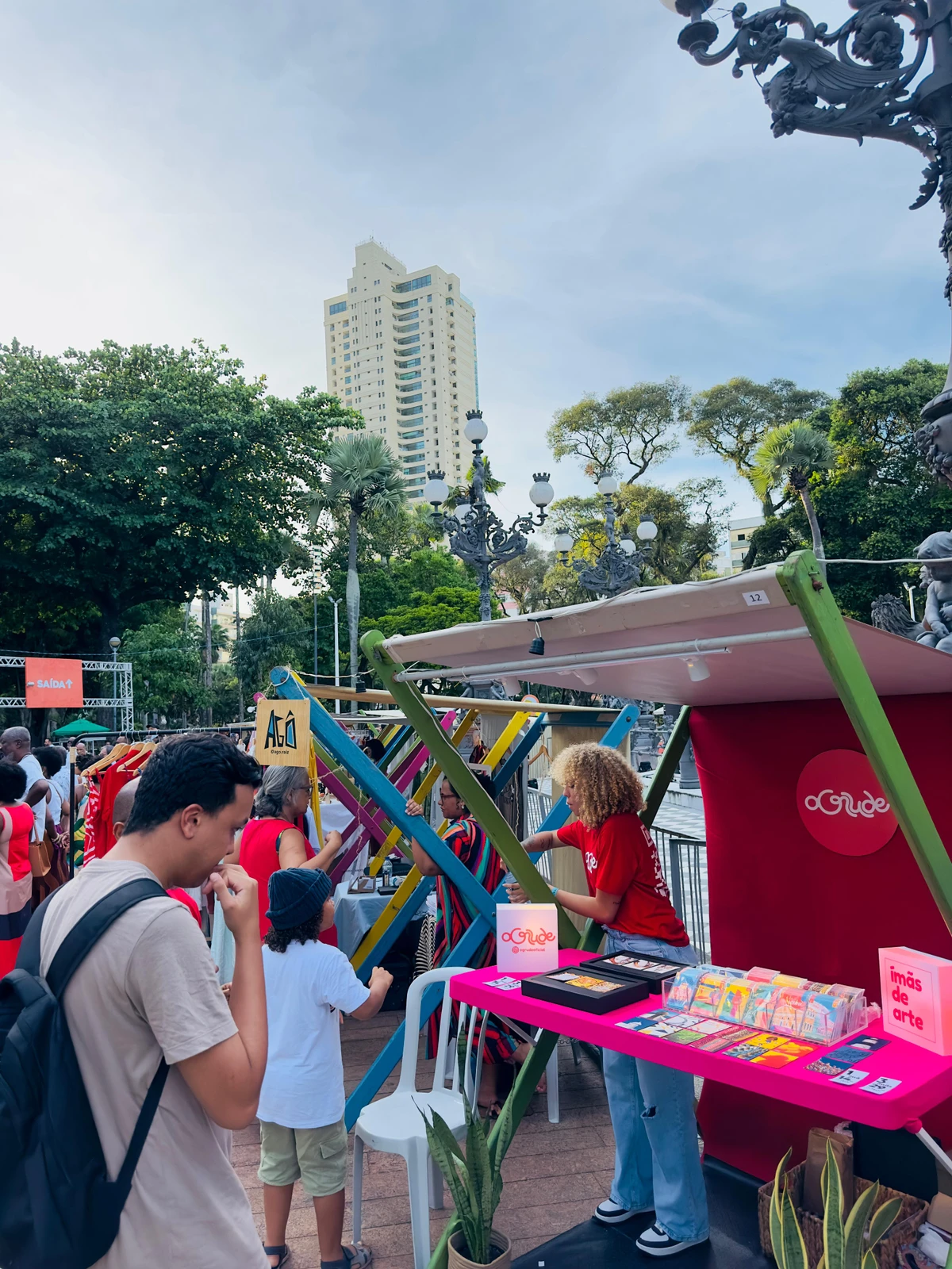 Criada em 2018, a Feira da Sé conta com produtos que vão desde brincos feitos à mão até bonecas de pano por Acervo Instituto ACM