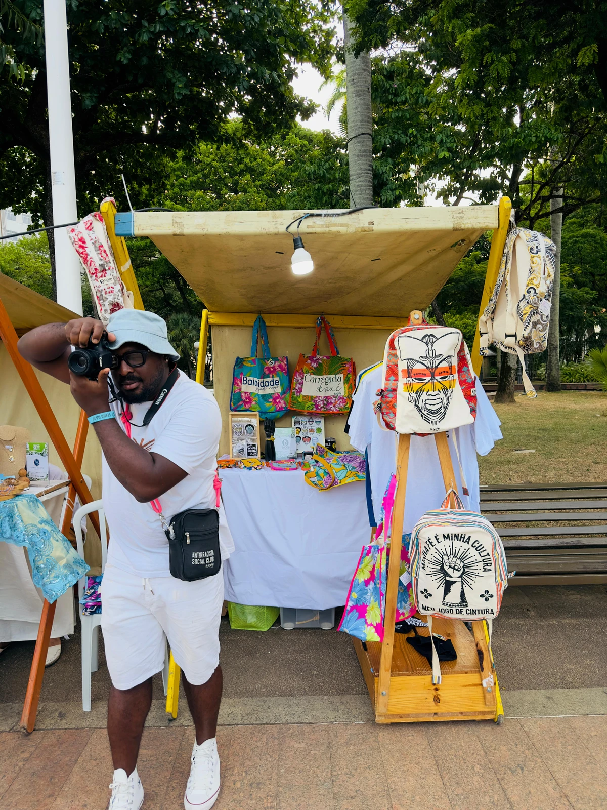 Criada em 2018, a Feira da Sé conta com produtos que vão desde brincos feitos à mão até bonecas de pano por Acervo Instituto ACM