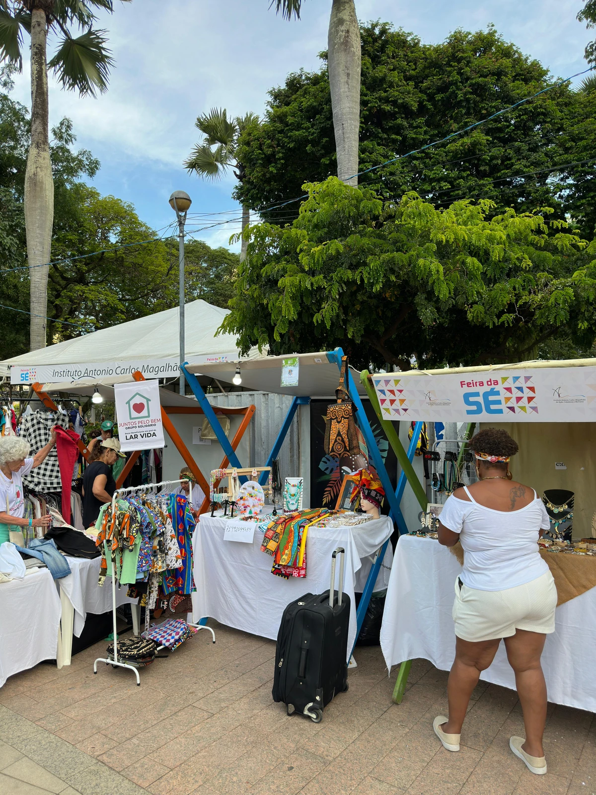 Criada em 2018, a Feira da Sé conta com produtos que vão desde brincos feitos à mão até bonecas de pano por Acervo Instituto ACM