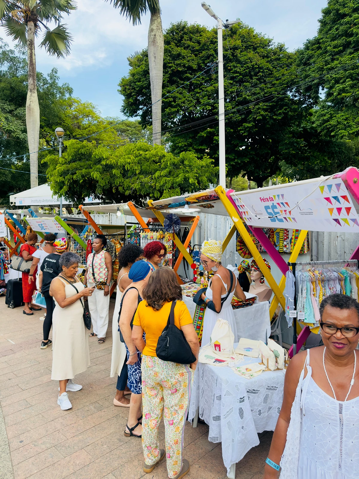 Criada em 2018, a Feira da Sé conta com produtos que vão desde brincos feitos à mão até bonecas de pano por Acervo Instituto ACM