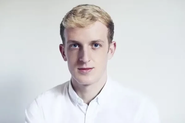 Escritor francês Édouard Louis nasceu em 1992 por Reprodução