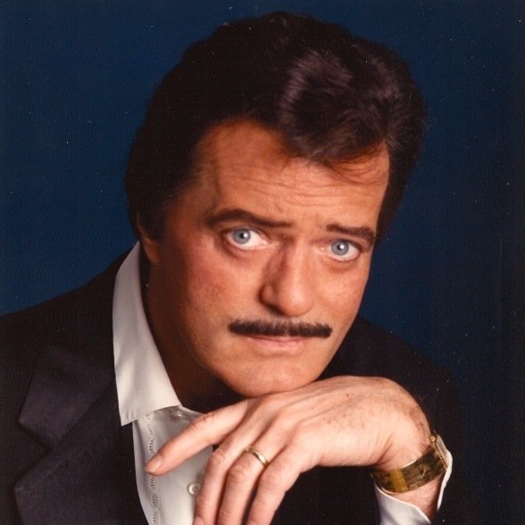 Voz marcante da Broadway e do cinema, o ator Robert Goulet morreu aos 73 anos, em 2007 por Divulgação