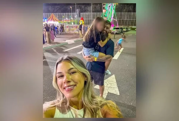 Rodrigo Cabral com esposa e filha por Reprodução