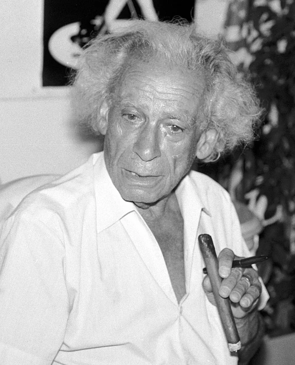 Cineasta ousado e provocador, Samuel Fuller deixou sua marca no cinema com histórias intensas e realismo cru. Morreu de causas naturais em 1997, anos 85 anos por Reprodução