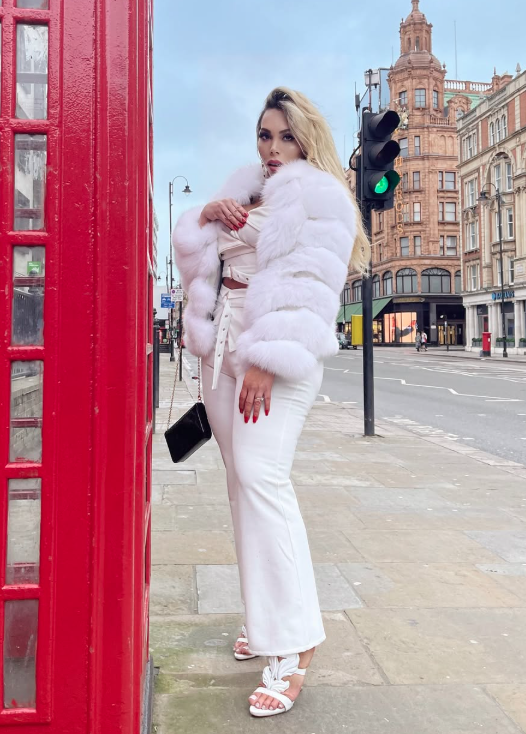 Suellen Carey por Reprodução | Instagram