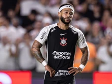 Imagem - Mulher revela estar grávida do atacante do Corinthians Memphis Depay e diz que jogador sumiu, diz coluna