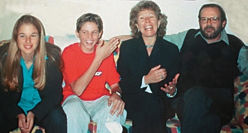 Em 31 de outubro de 2022, o casal Richthofen é assassinado dentro de casa, em crime planejado pela própria filha, Suzane por Arquivo