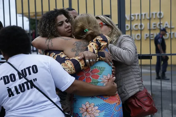 Famílias reclamam de falta de informação: 'A gente quer pelo menos ter o direito de enterrar' por Agência Brasil/Divulgação