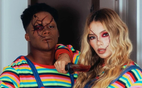 Gabriely Miranda e Endrick fantasiados para o Halloween de Virginia e Vini Jr.