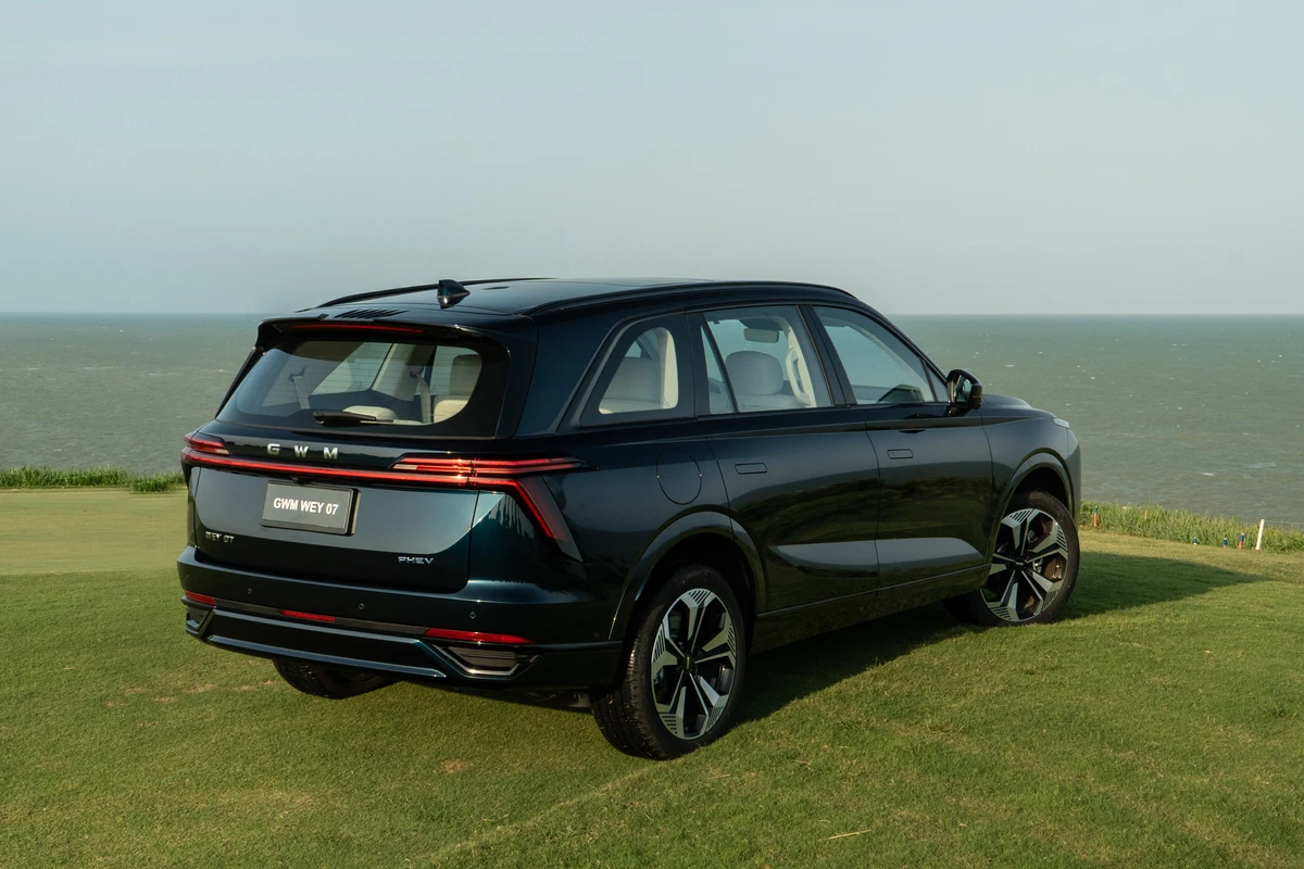 Com os seis bancos montados, o bagageiro ainda comporta 239 litros