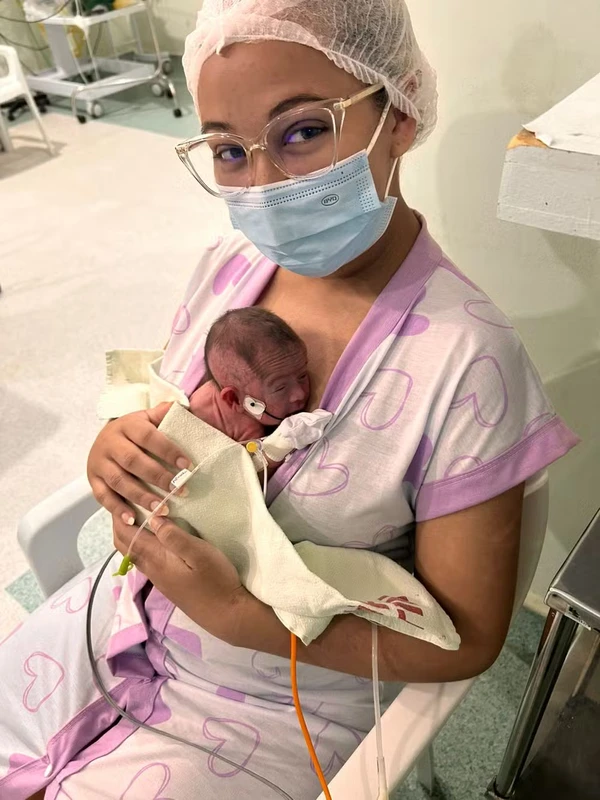 Jovem descobriu que foi mãe apenas 5 dias após o parto por Reprodução