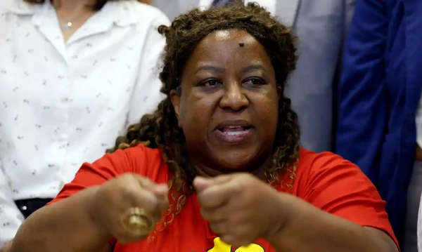 Ministra classifica operação policial como 'um fracasso' e quer perícia independente