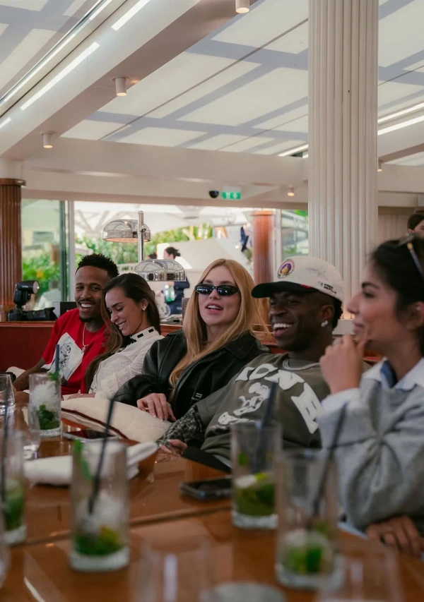 Virginia Fonseca e Vini Jr. em Madrid por Reprodução